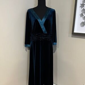 *SANDRA DARREN* Plus Navy Velvet Long Sleeve Dress w/ Blue Trim Size 14W